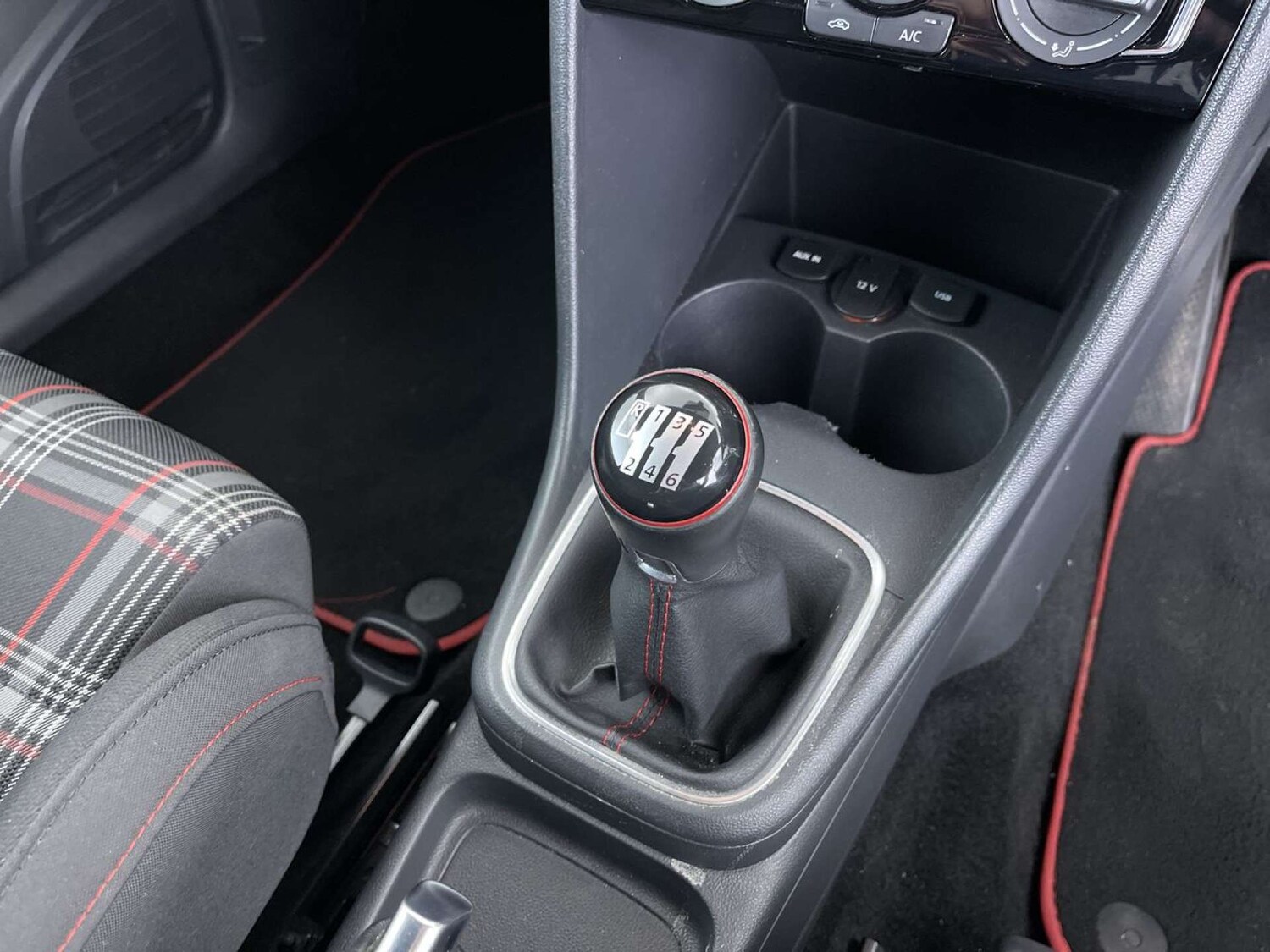 Used Volkswagen Polo 2015 for sale - 77221037: Photo 43