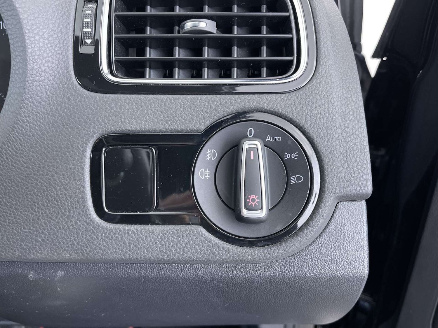 Used Volkswagen Polo 2015 for sale - 77221037: Photo 45