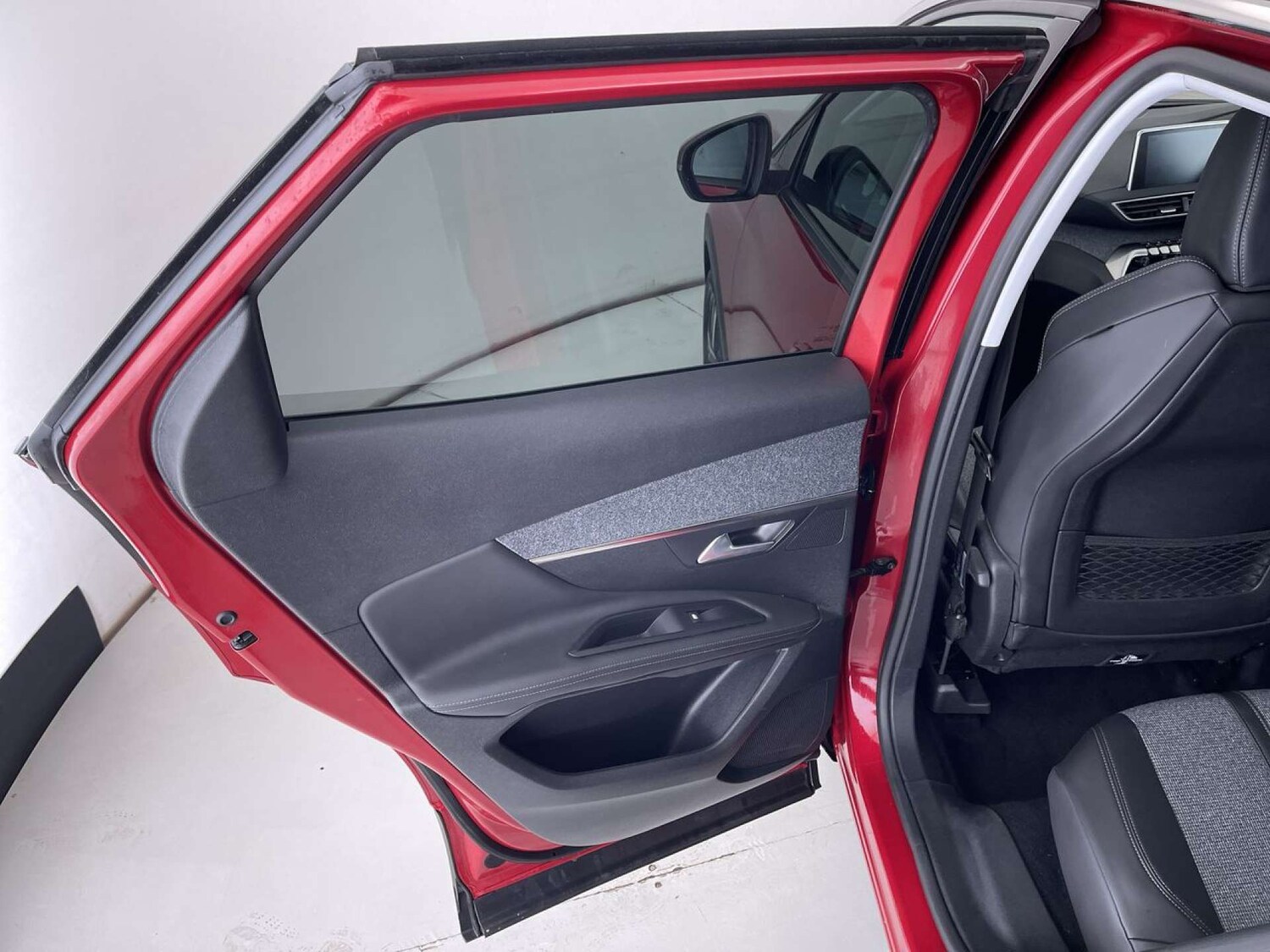 Used Peugeot 3008 2018 for sale - 76830011: Photo 28