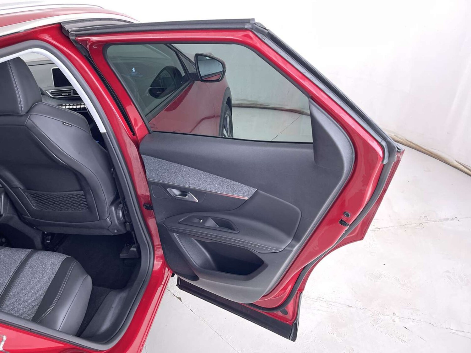 Used Peugeot 3008 2018 for sale - 76830011: Photo 30