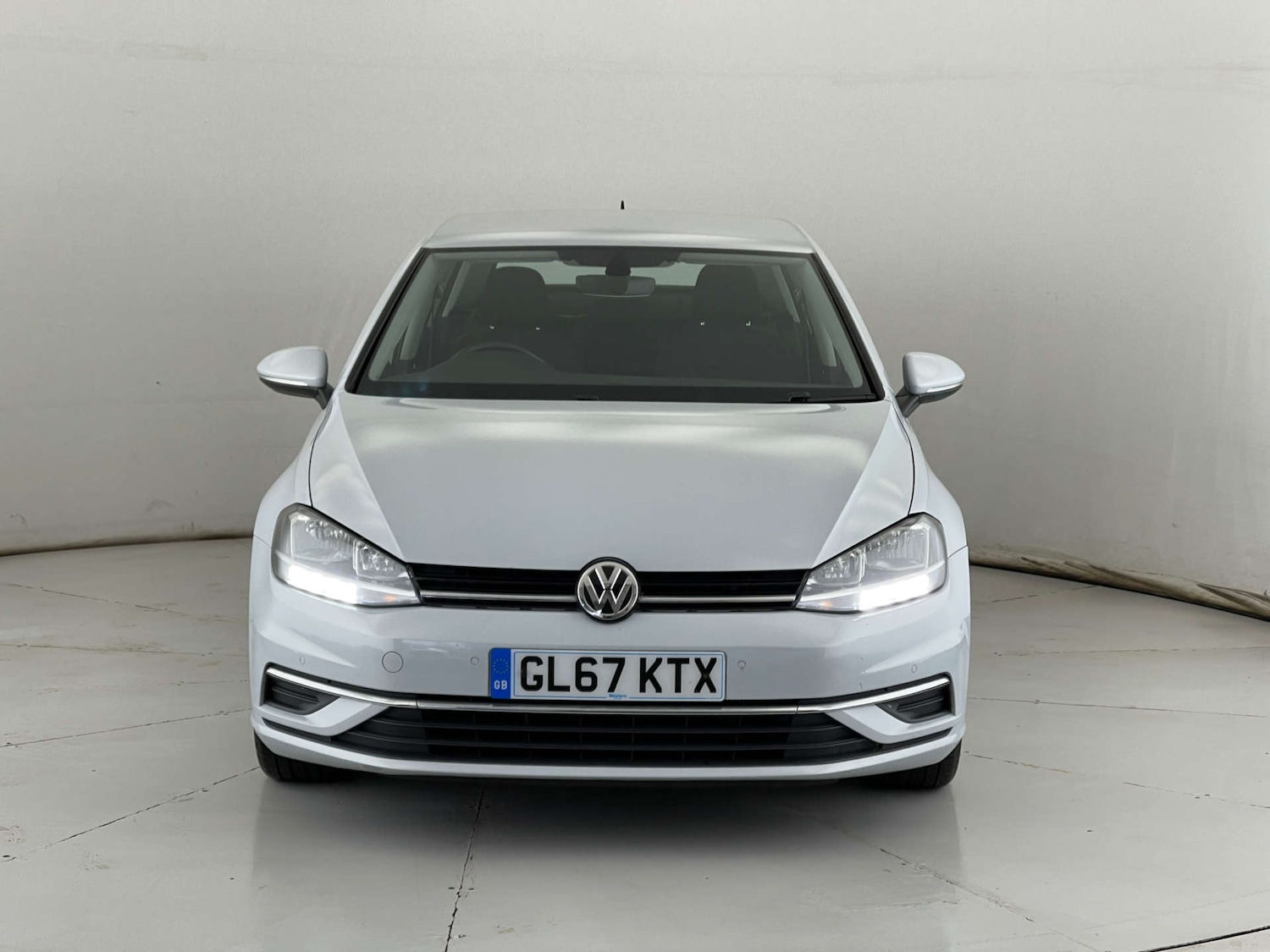 Used Volkswagen Golf 2017 for sale - 76507221: Photo 2