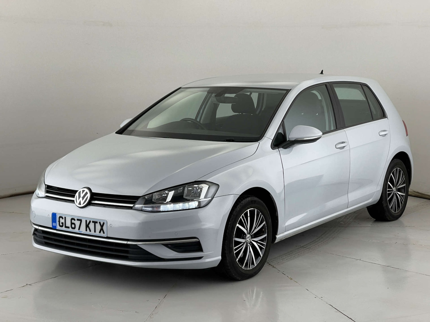 Used Volkswagen Golf 2017 for sale - 76507221: Photo 3