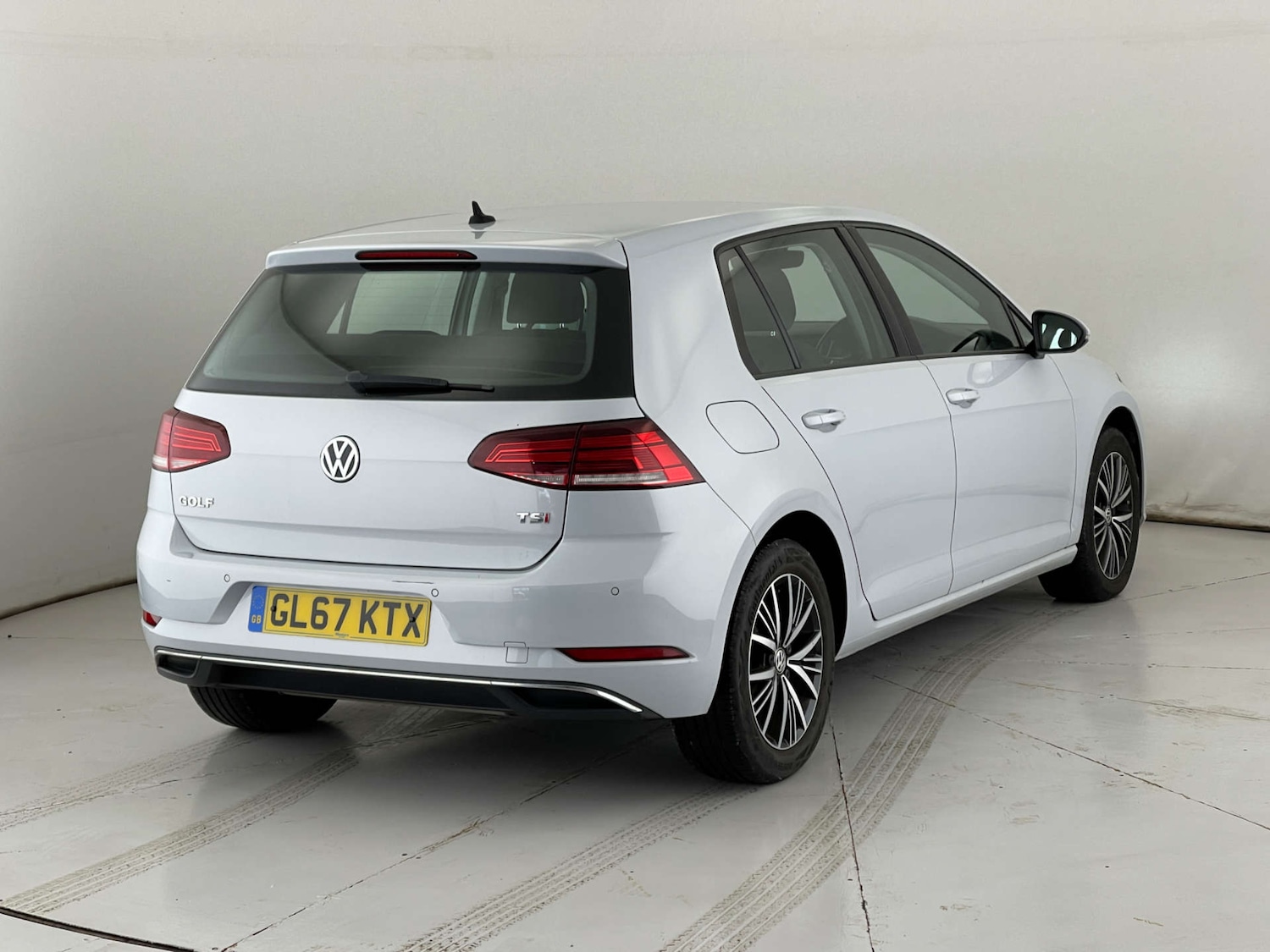 Used Volkswagen Golf 2017 for sale - 76507221: Photo 4