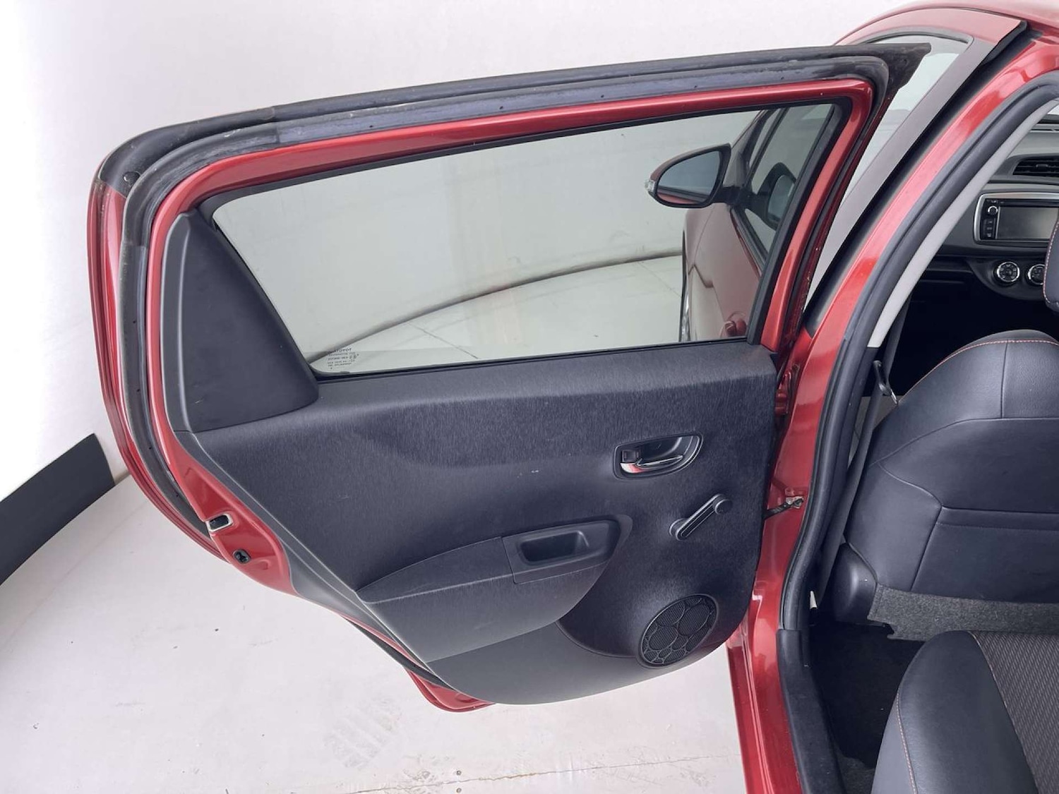 Used Toyota Yaris 2012 for sale - 76100792: Photo 28