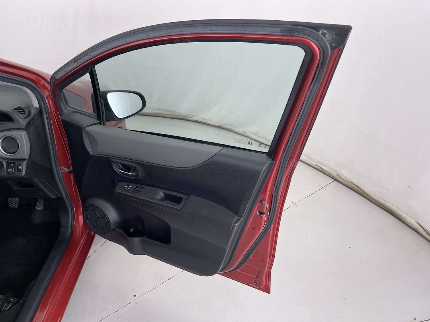 Used Toyota Yaris 2012 for sale - 76100792: Photo 29