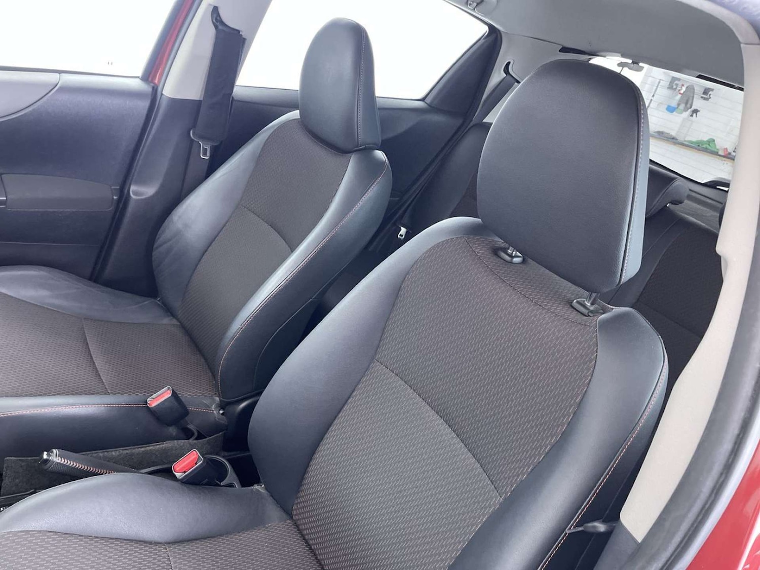 Used Toyota Yaris 2012 for sale - 76100792: Photo 31