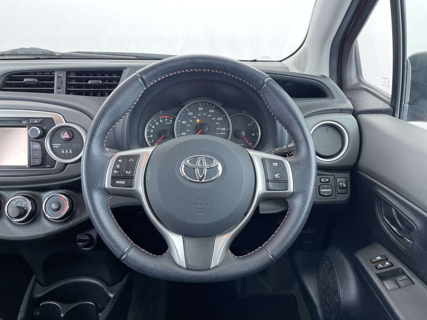 Used Toyota Yaris 2012 for sale - 76100792: Photo 36