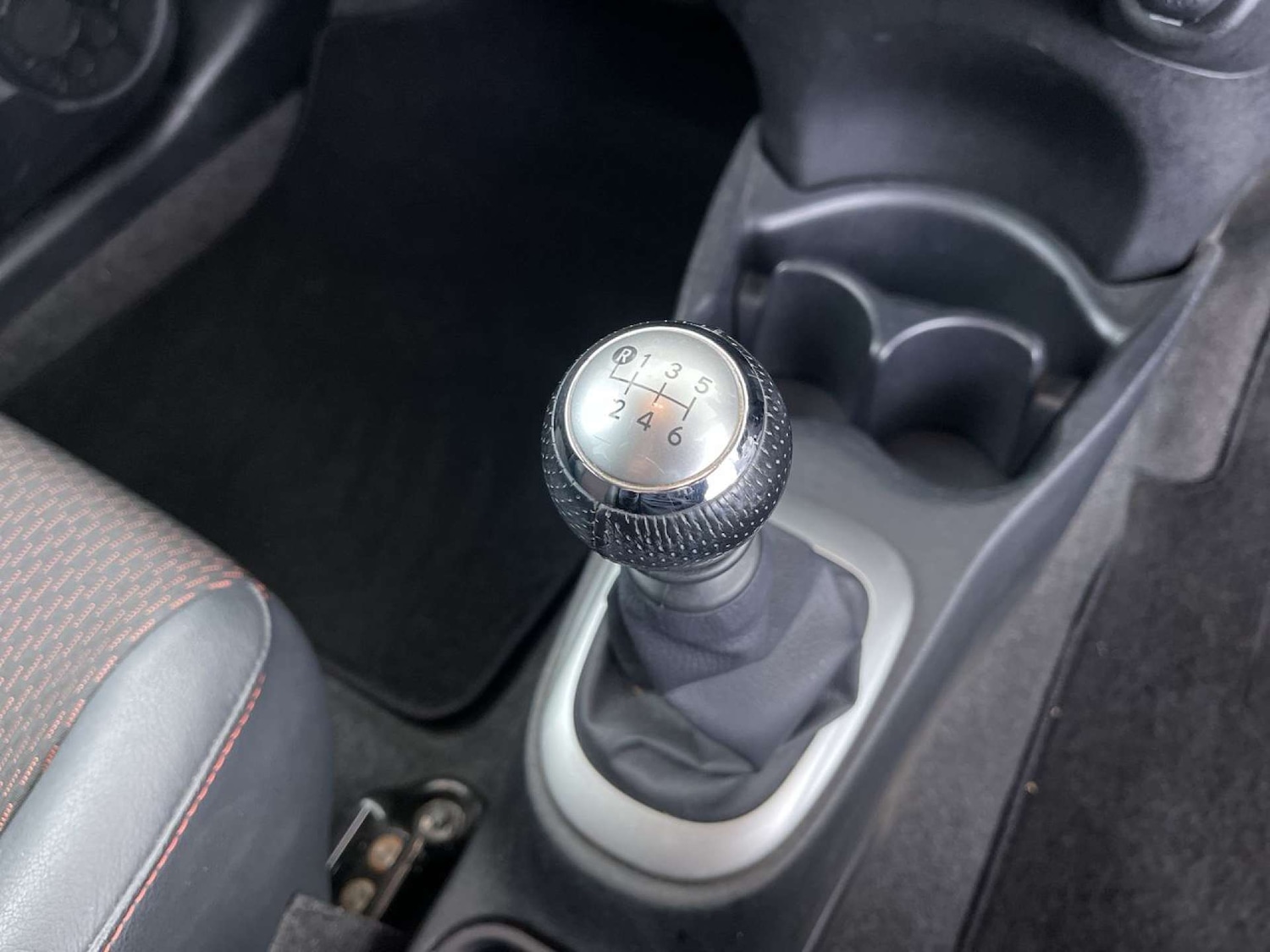 Used Toyota Yaris 2012 for sale - 76100792: Photo 47