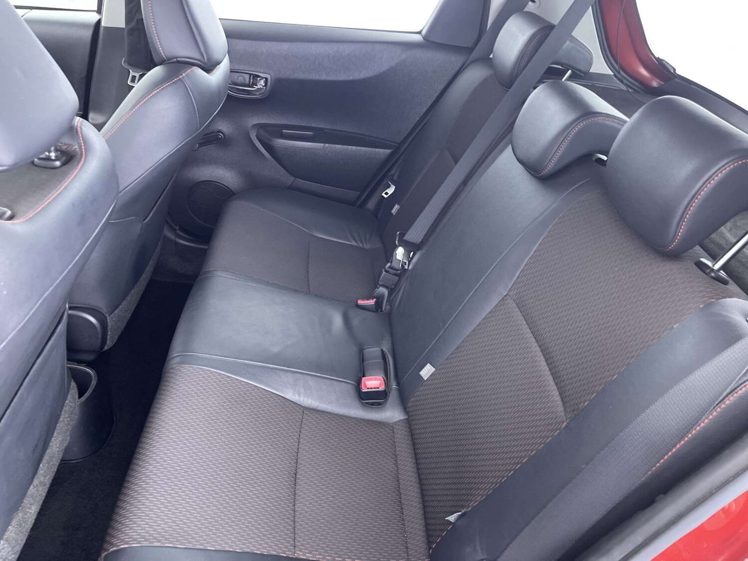 Used Toyota Yaris 2012 for sale - 76100792: Photo 9
