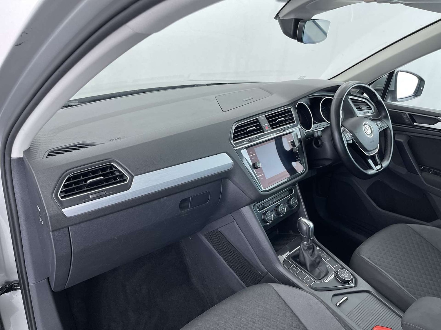 Used Volkswagen Tiguan 2017 for sale - 77187856: Photo 32