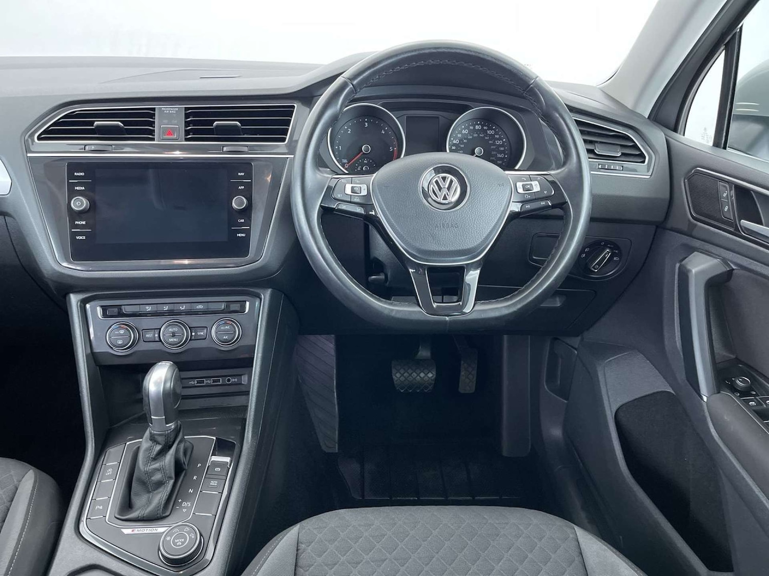 Used Volkswagen Tiguan 2017 for sale - 77187856: Photo 35