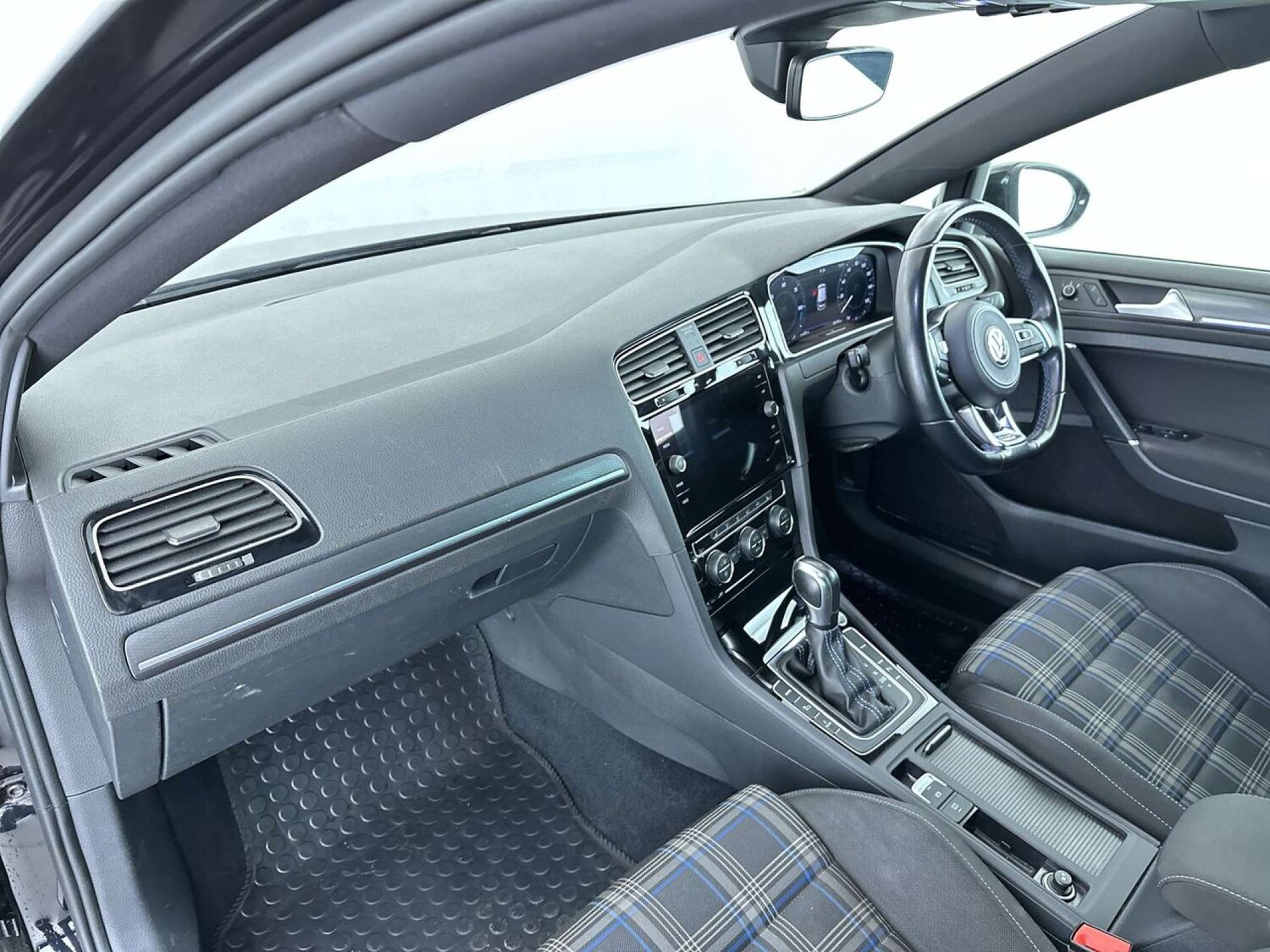 Used Volkswagen Golf 2020 for sale - 77964839: Photo 32