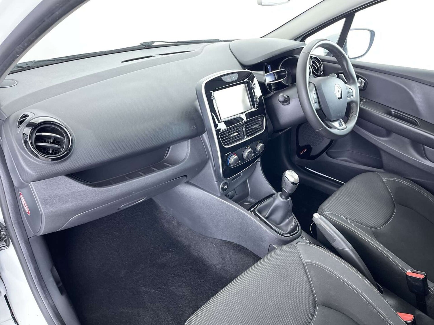 Used Renault Clio 2018 for sale - 77160651: Photo 32