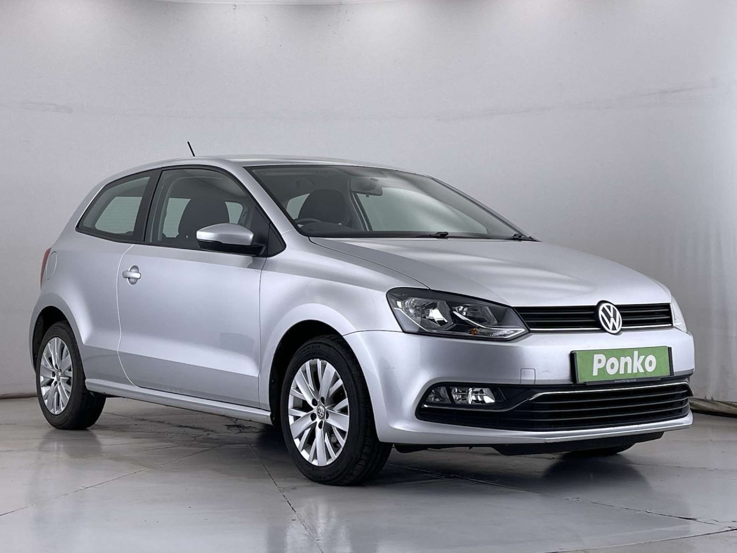 Used Volkswagen Polo 2015 for sale - 76385781: Photo 1