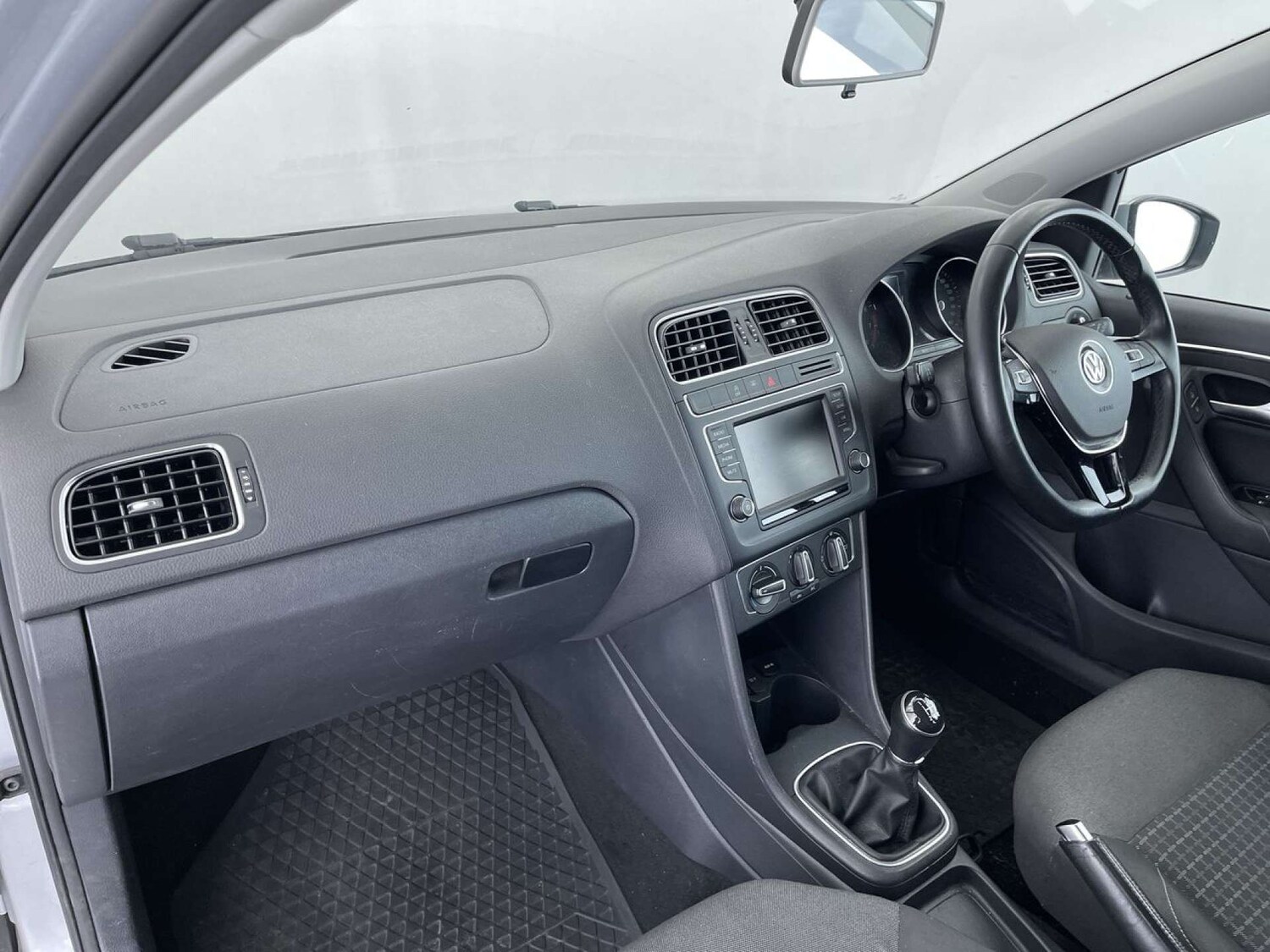 Used Volkswagen Polo 2015 for sale - 76385781: Photo 30