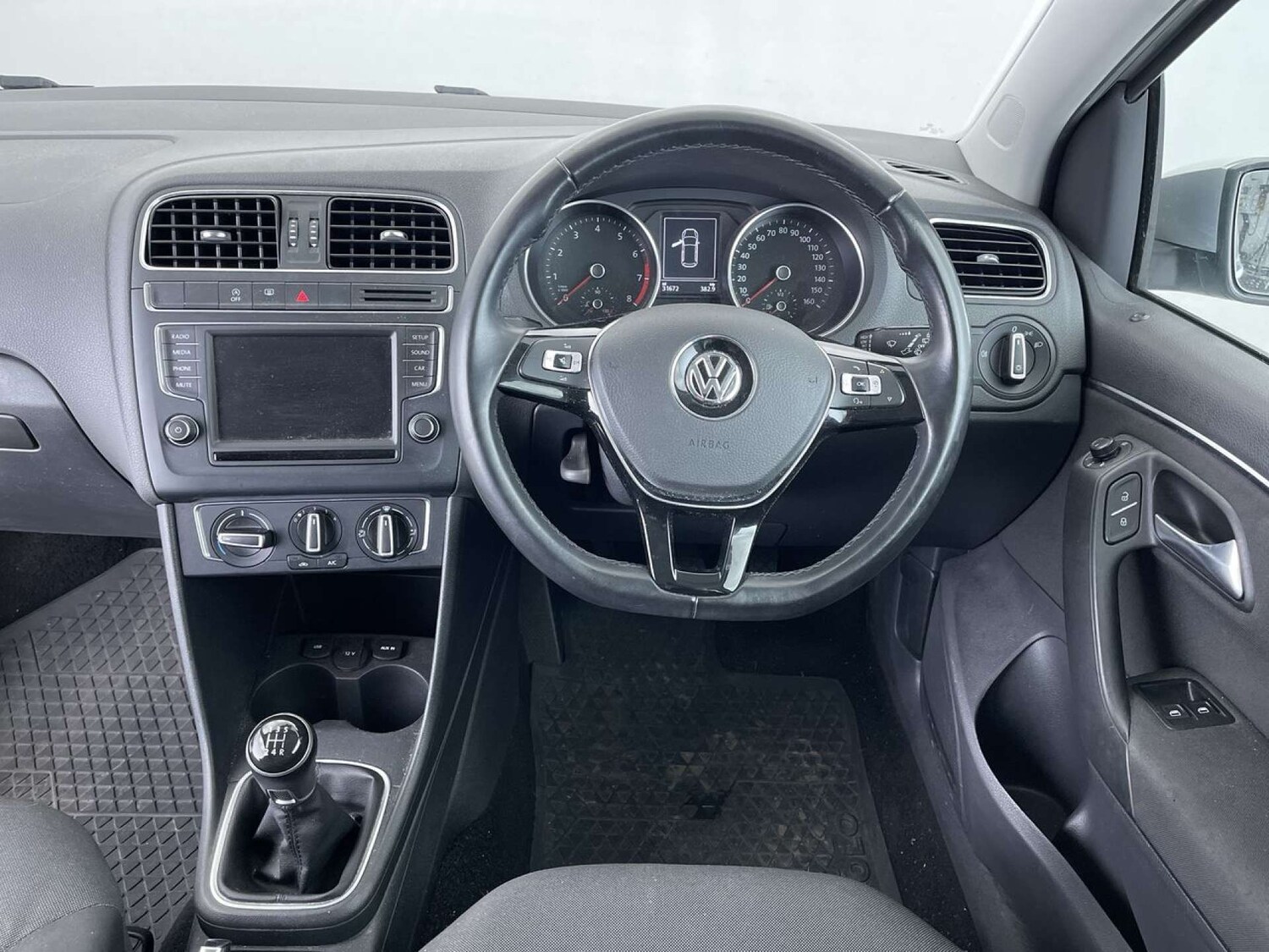 Used Volkswagen Polo 2015 for sale - 76385781: Photo 33