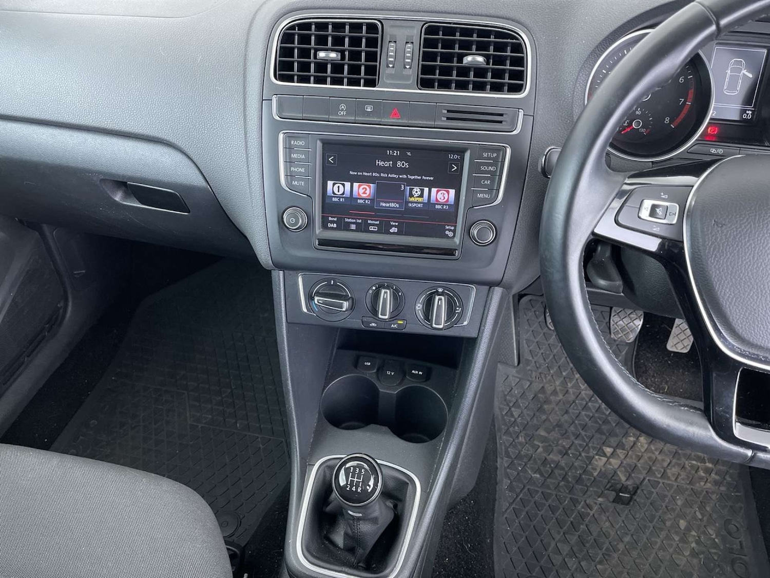 Used Volkswagen Polo 2015 for sale - 76385781: Photo 42