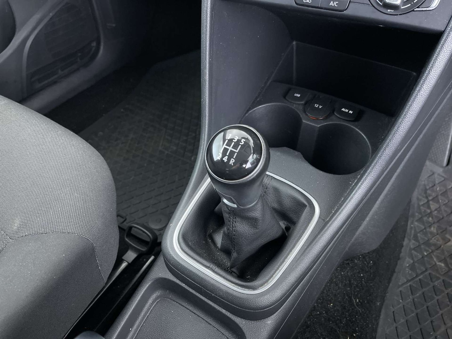 Used Volkswagen Polo 2015 for sale - 76385781: Photo 44