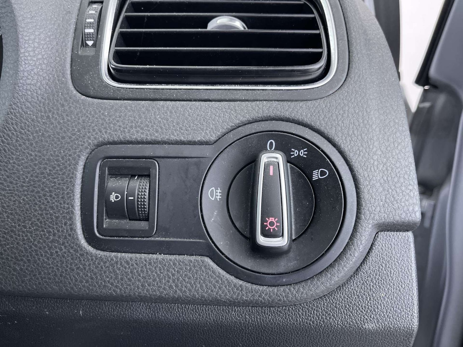 Used Volkswagen Polo 2015 for sale - 76385781: Photo 46