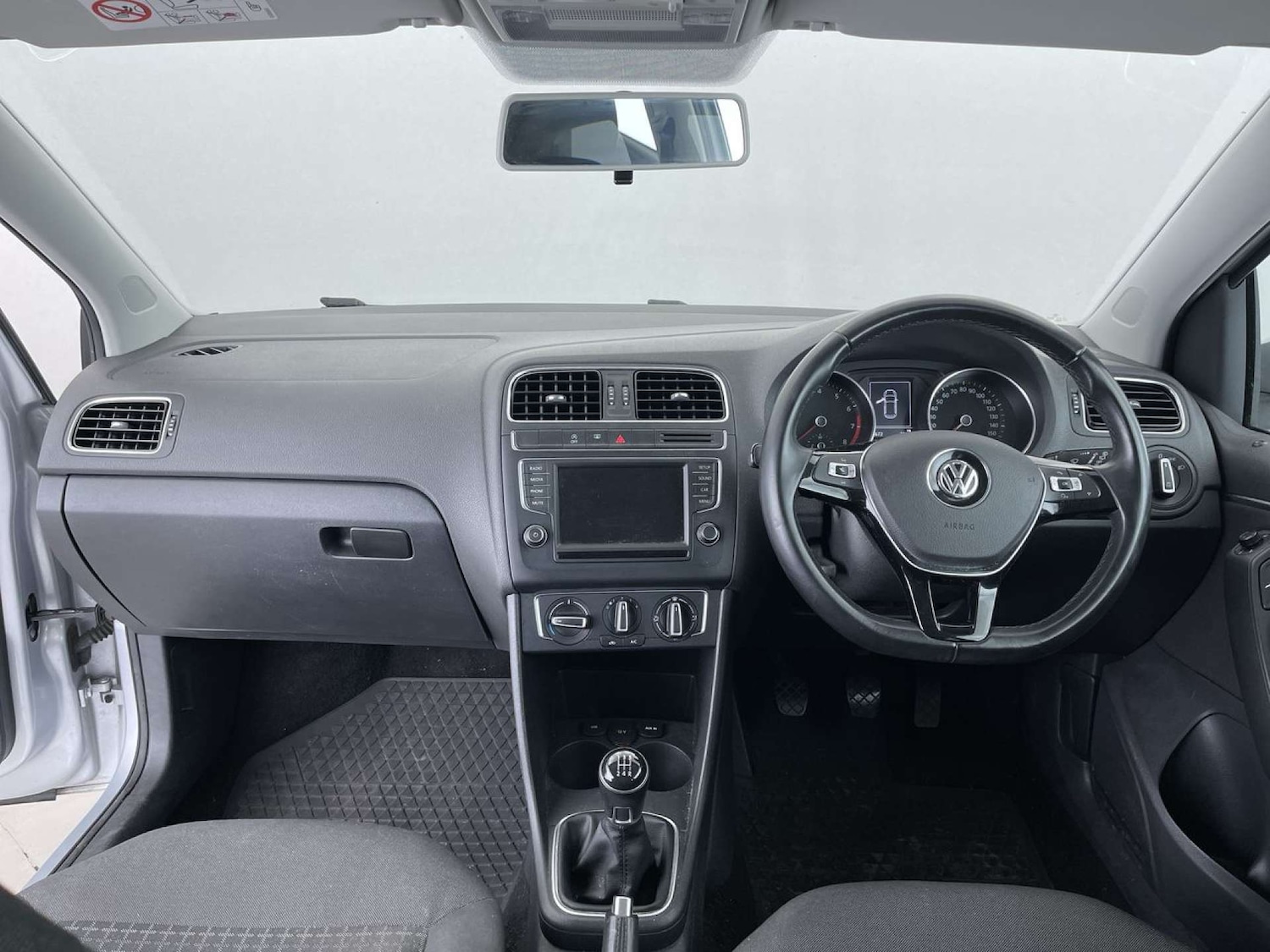 Used Volkswagen Polo 2015 for sale - 76385781: Photo 8