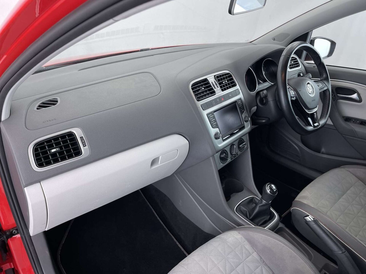 Used Volkswagen Polo 2017 for sale - 77653017: Photo 32