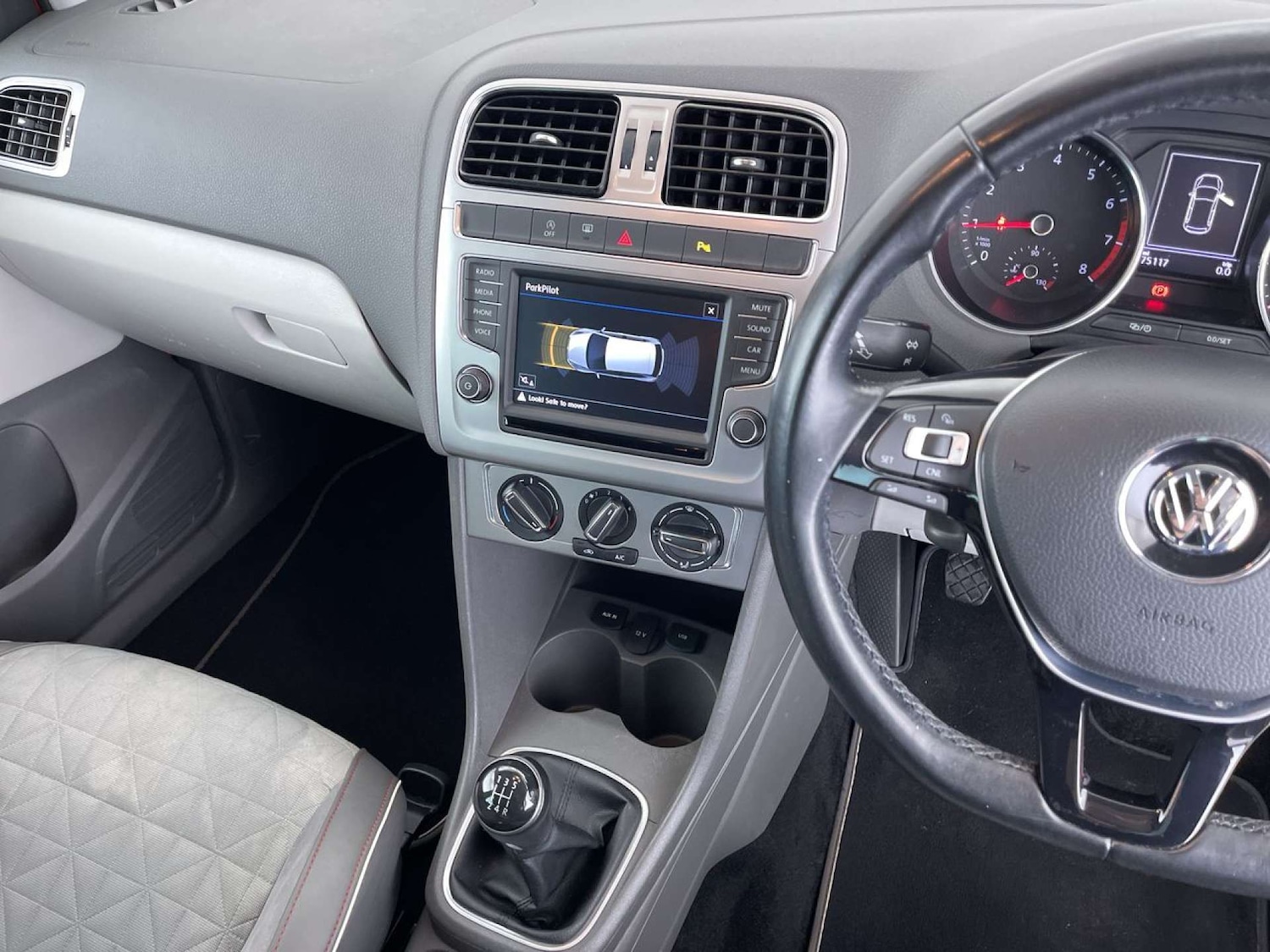 Used Volkswagen Polo 2017 for sale - 77653017: Photo 45