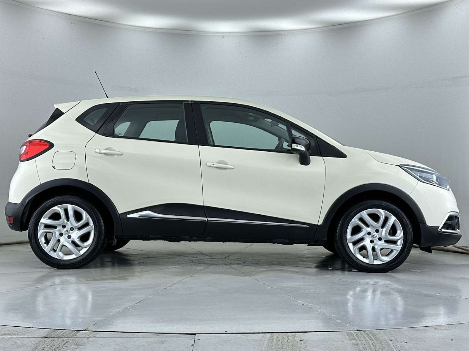 Used Renault Captur 2015 for sale - 77798380: Photo 15