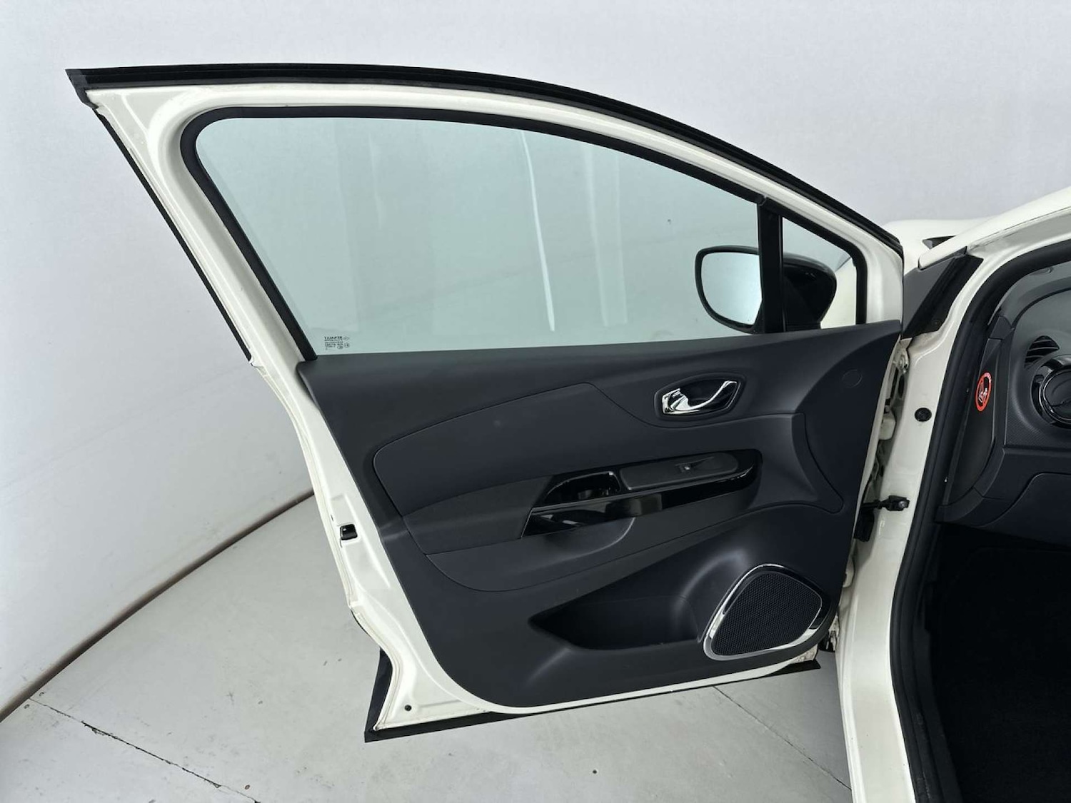 Used Renault Captur 2015 for sale - 77798380: Photo 27