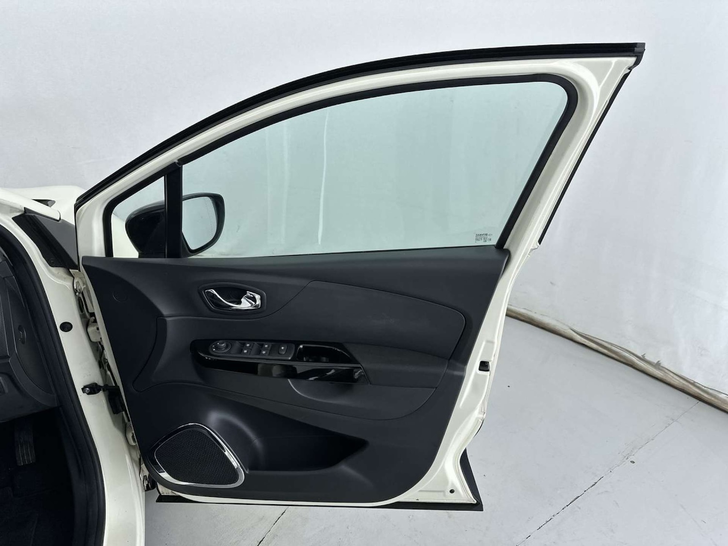 Used Renault Captur 2015 for sale - 77798380: Photo 29