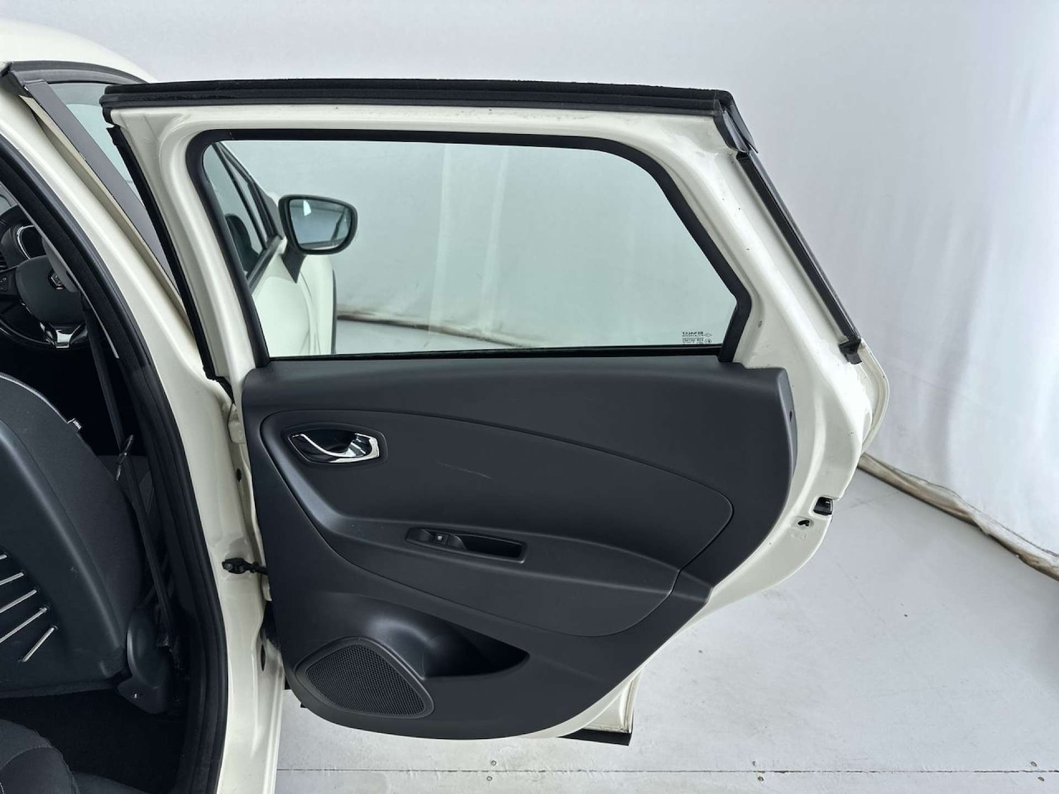 Used Renault Captur 2015 for sale - 77798380: Photo 30