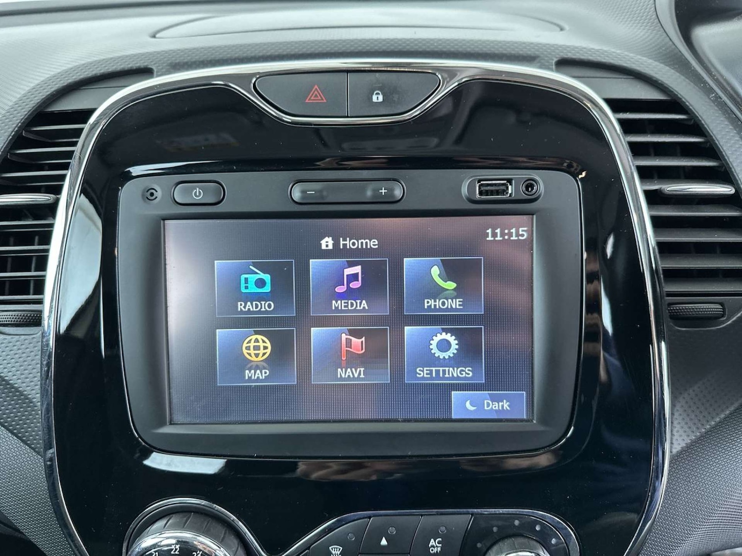 Used Renault Captur 2015 for sale - 77798380: Photo 40