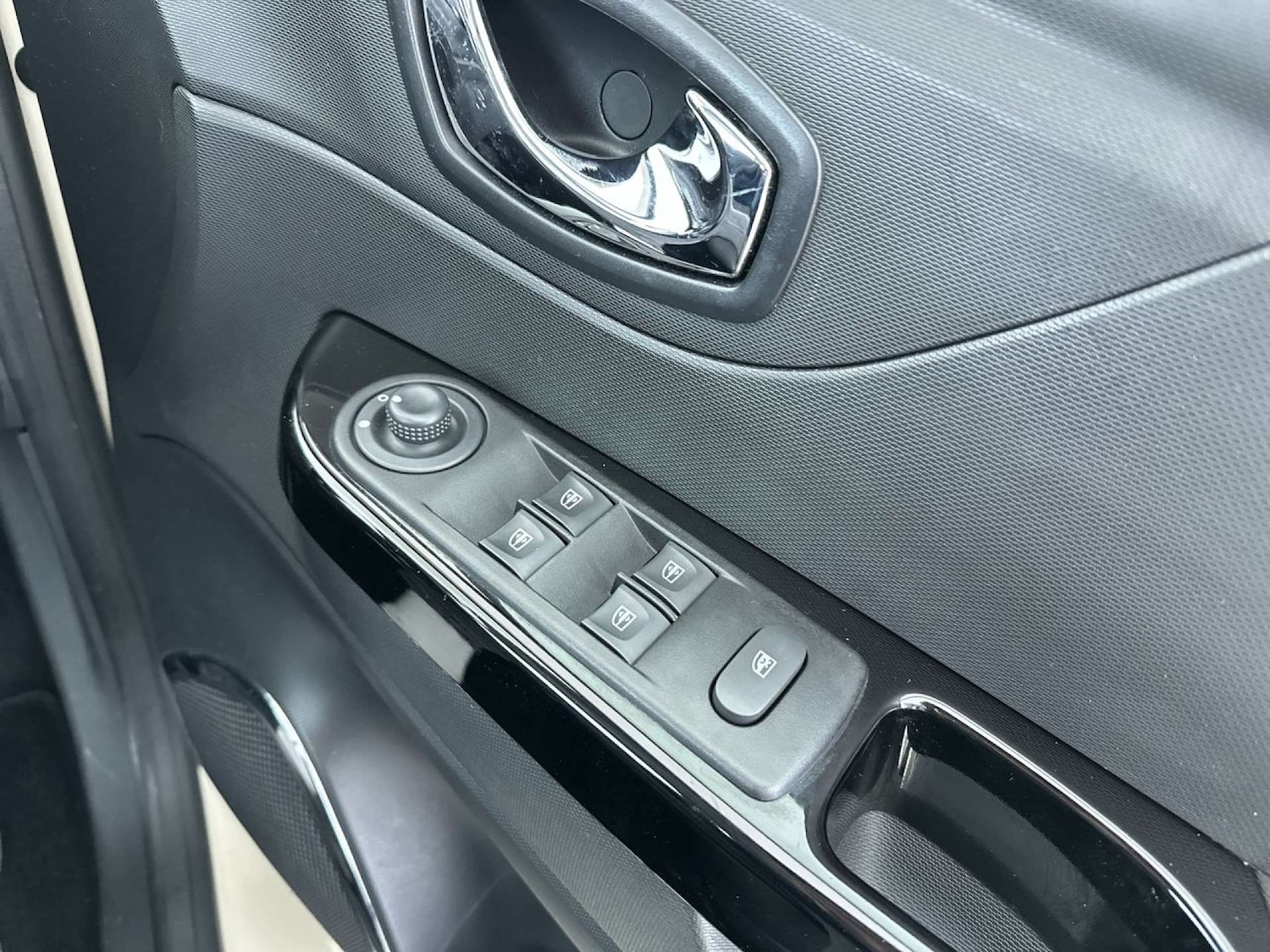 Used Renault Captur 2015 for sale - 77798380: Photo 51