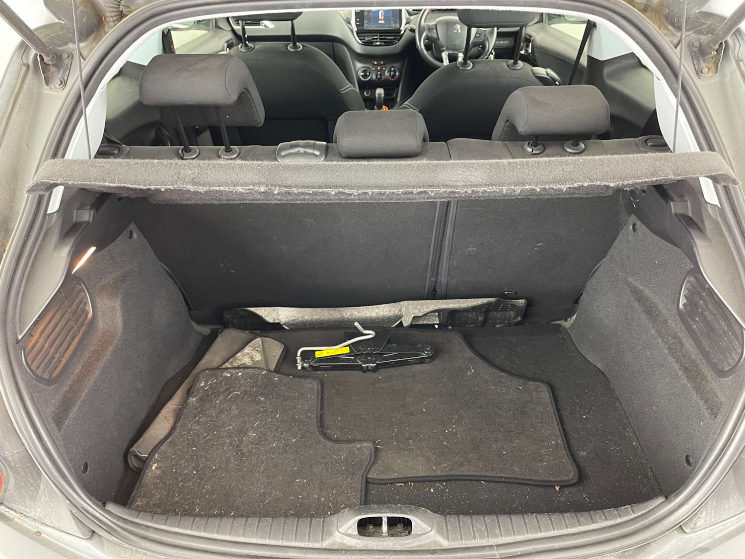 Used Peugeot 208 2015 for sale - 76692680: Photo 5