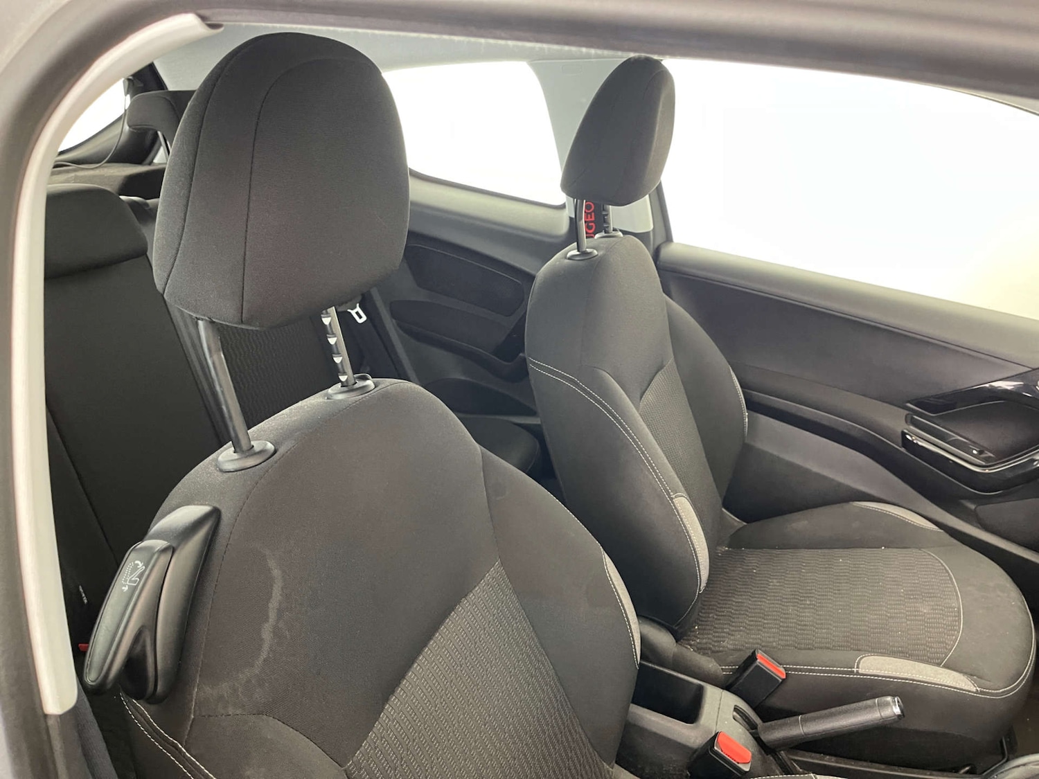 Used Peugeot 208 2015 for sale - 76692680: Photo 7