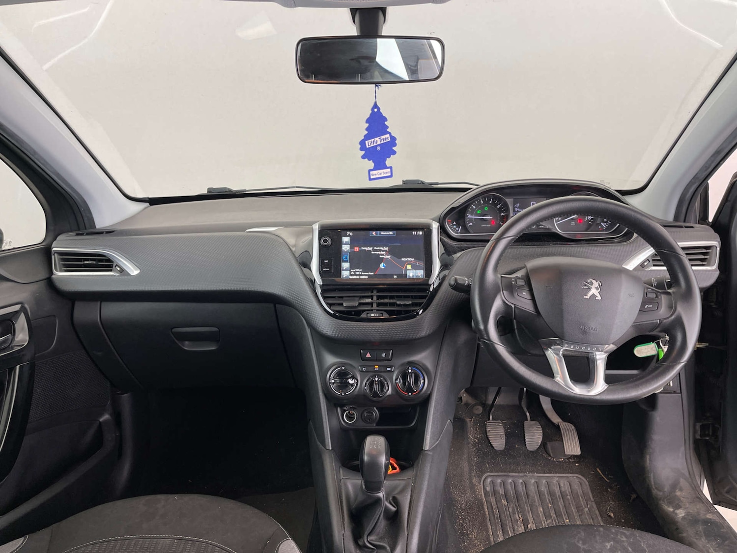 Used Peugeot 208 2015 for sale - 76692680: Photo 8