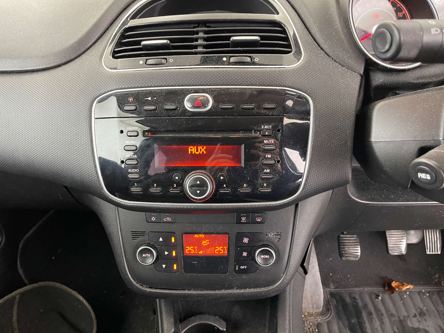 Used Fiat Punto 2013 for sale - 77283220: Photo 11