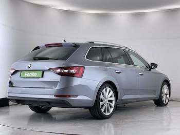Used Skoda Superb 2017 for sale - 75958210: Photo