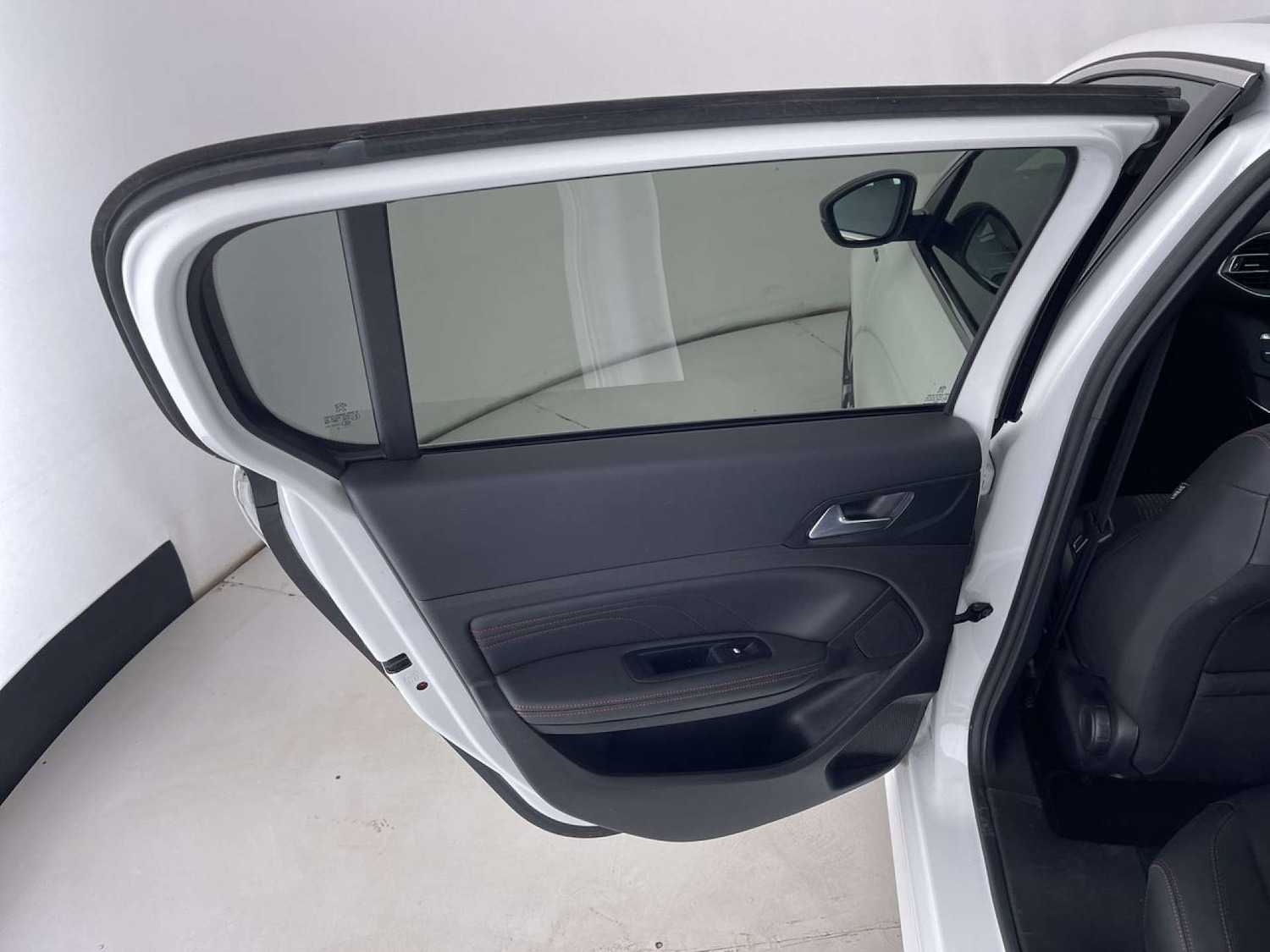 Used Peugeot 308 2018 for sale - 76354242: Photo 25