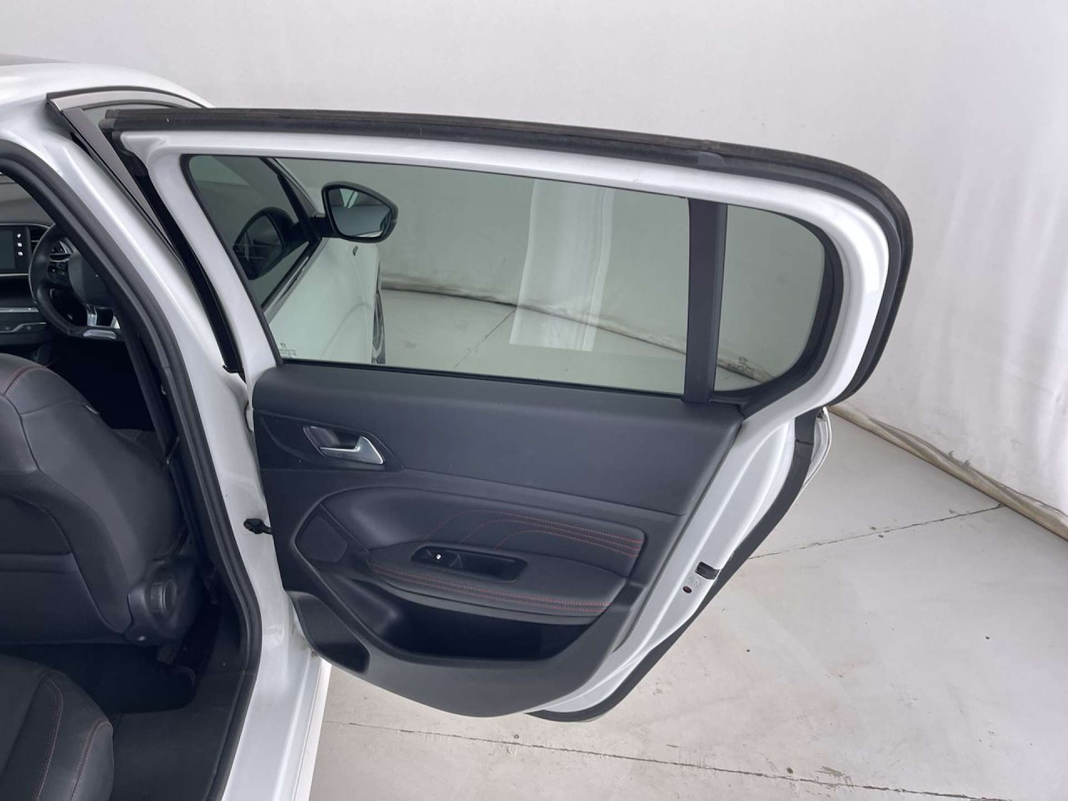 Used Peugeot 308 2018 for sale - 76354242: Photo 27
