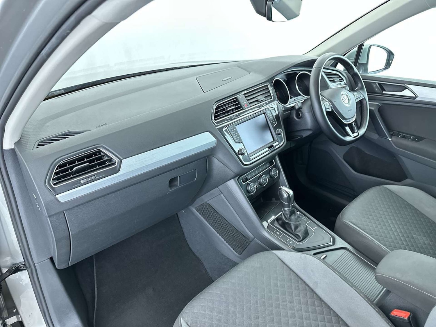 Used Volkswagen Tiguan 2016 for sale - 77452522: Photo 32