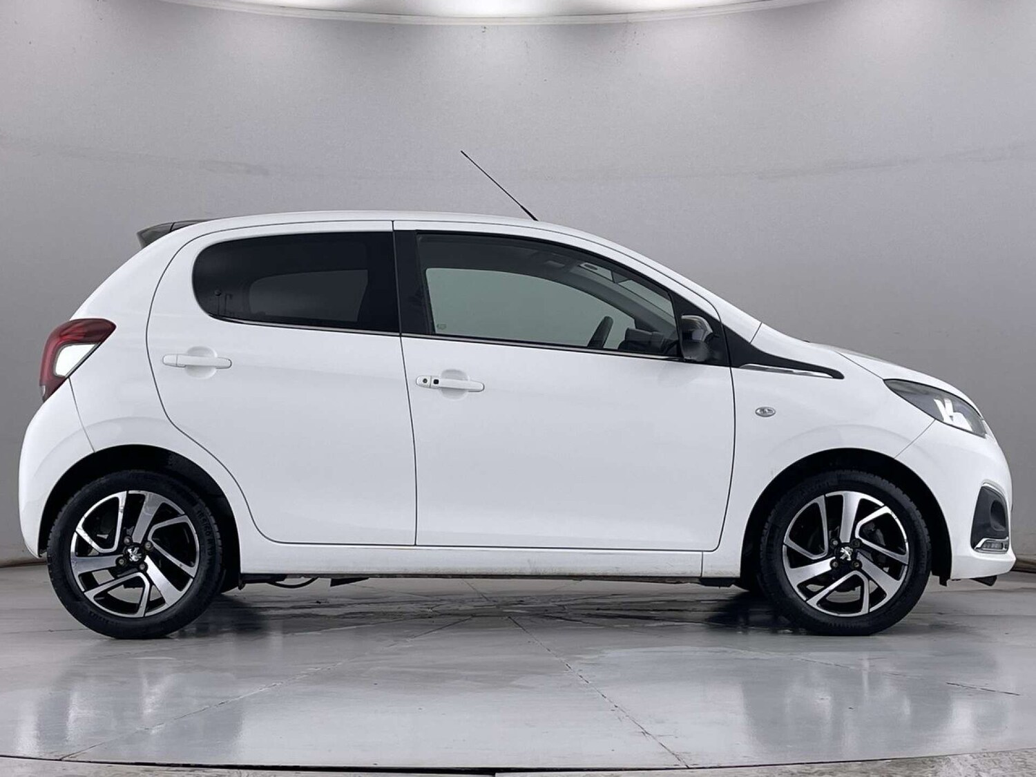 Used Peugeot 108 2018 for sale - 76884368: Photo 15
