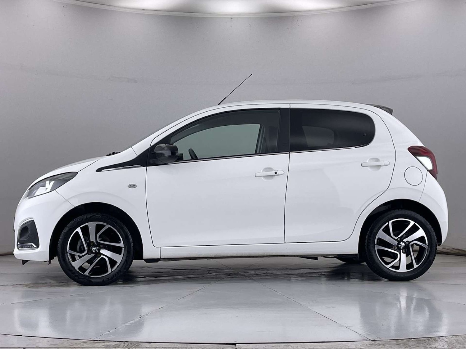 Used Peugeot 108 2018 for sale - 76884368: Photo 16