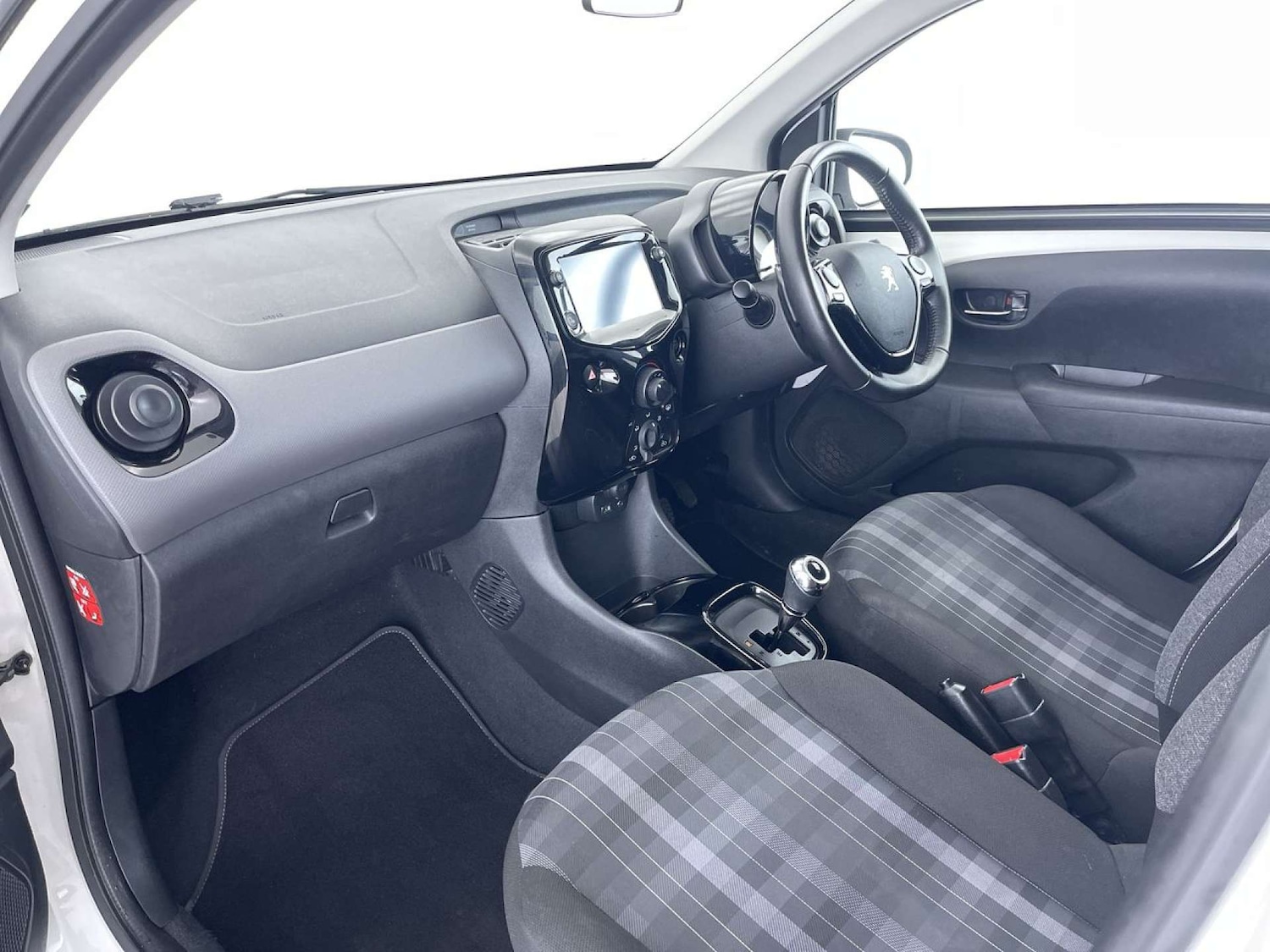 Used Peugeot 108 2018 for sale - 76884368: Photo 32