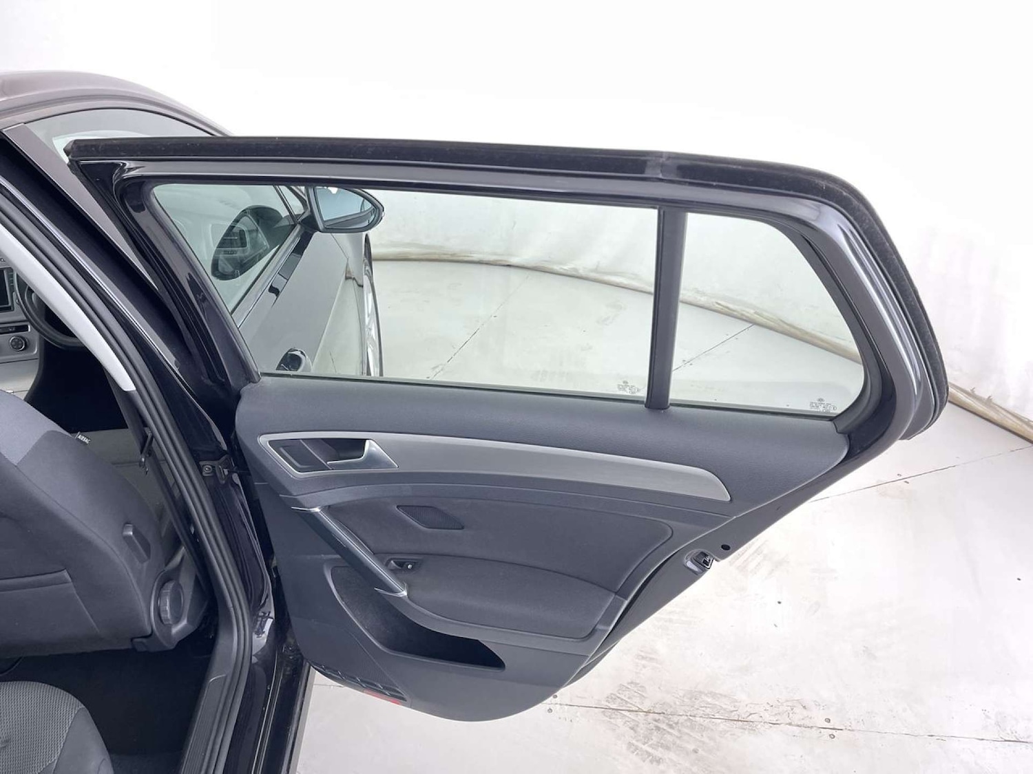 Used Volkswagen Golf 2016 for sale - 76402710: Photo 30