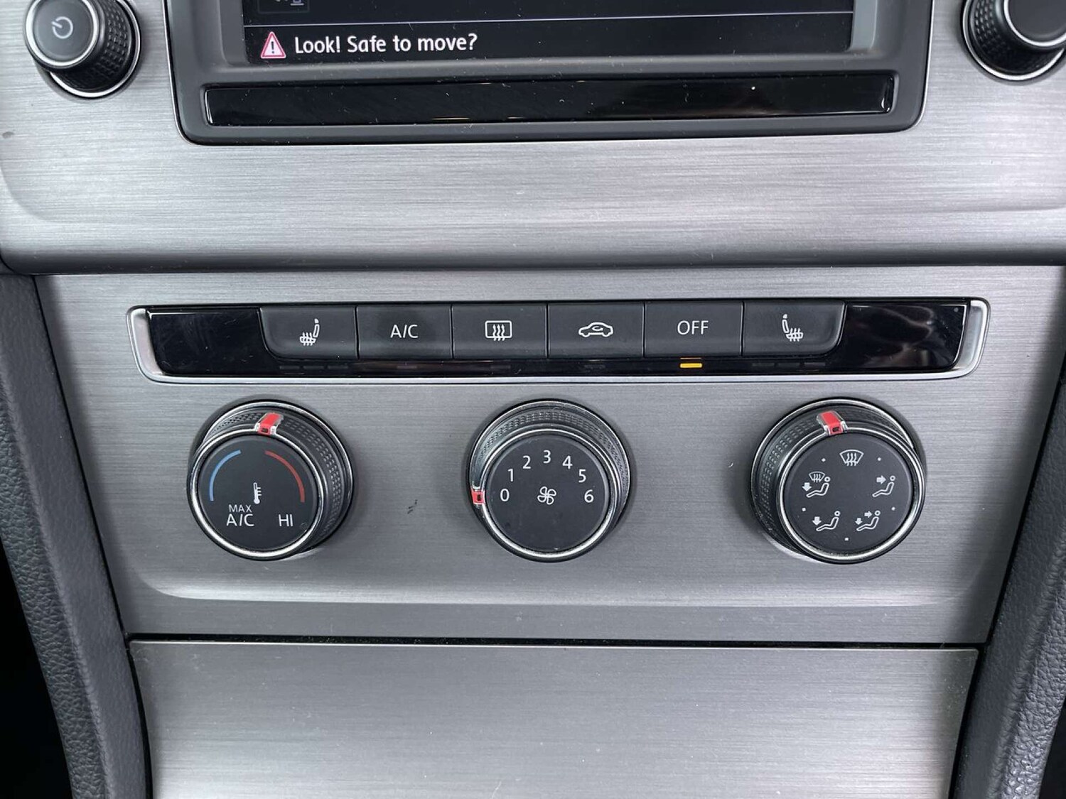 Used Volkswagen Golf 2016 for sale - 76402710: Photo 45