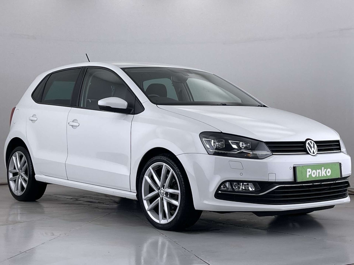 Used Volkswagen Polo 2016 for sale - 76640017: Photo 1