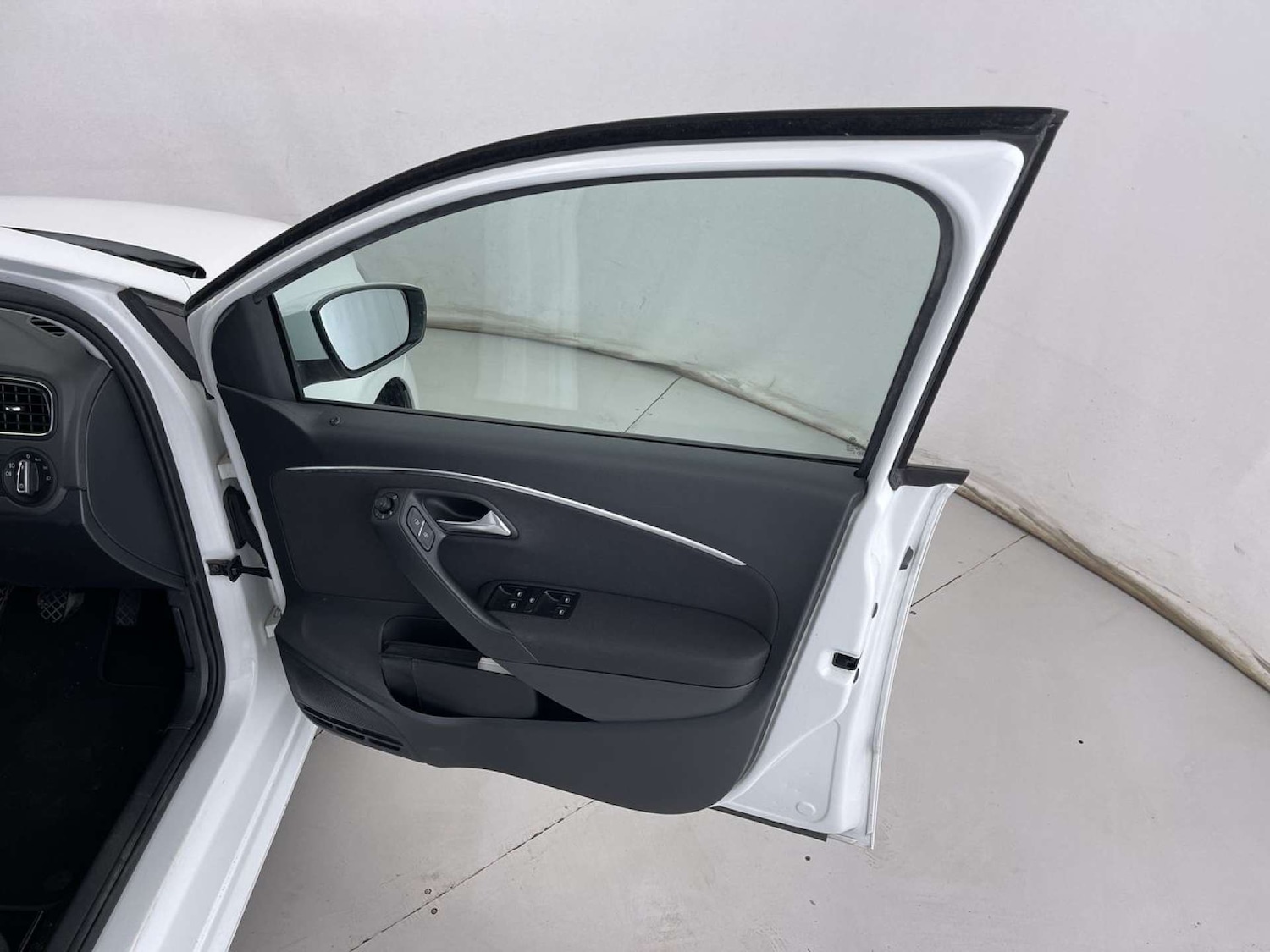 Used Volkswagen Polo 2016 for sale - 76640017: Photo 29