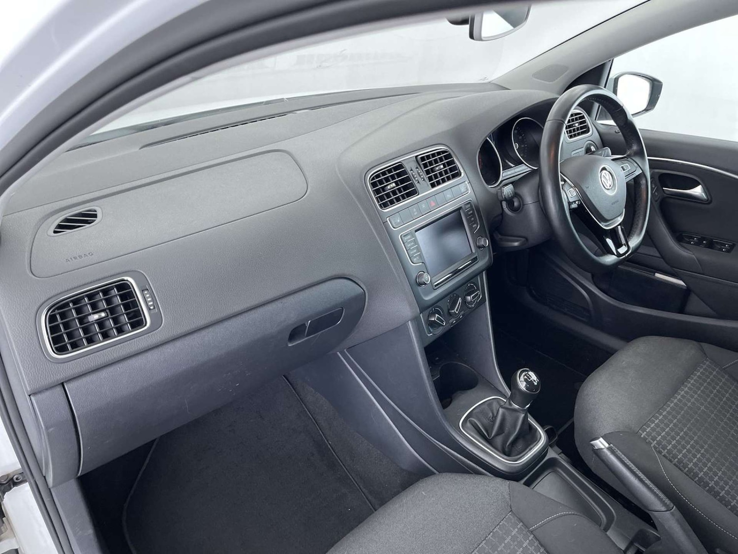 Used Volkswagen Polo 2016 for sale - 76640017: Photo 32