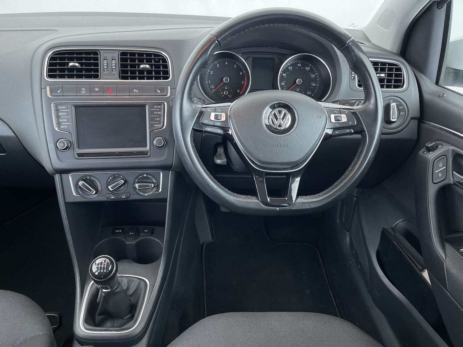 Used Volkswagen Polo 2016 for sale - 76640017: Photo 35