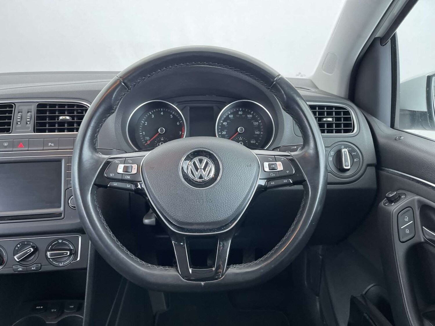 Used Volkswagen Polo 2016 for sale - 76640017: Photo 36